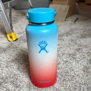 Hydro Flask Gradient Blue to Red Bottle